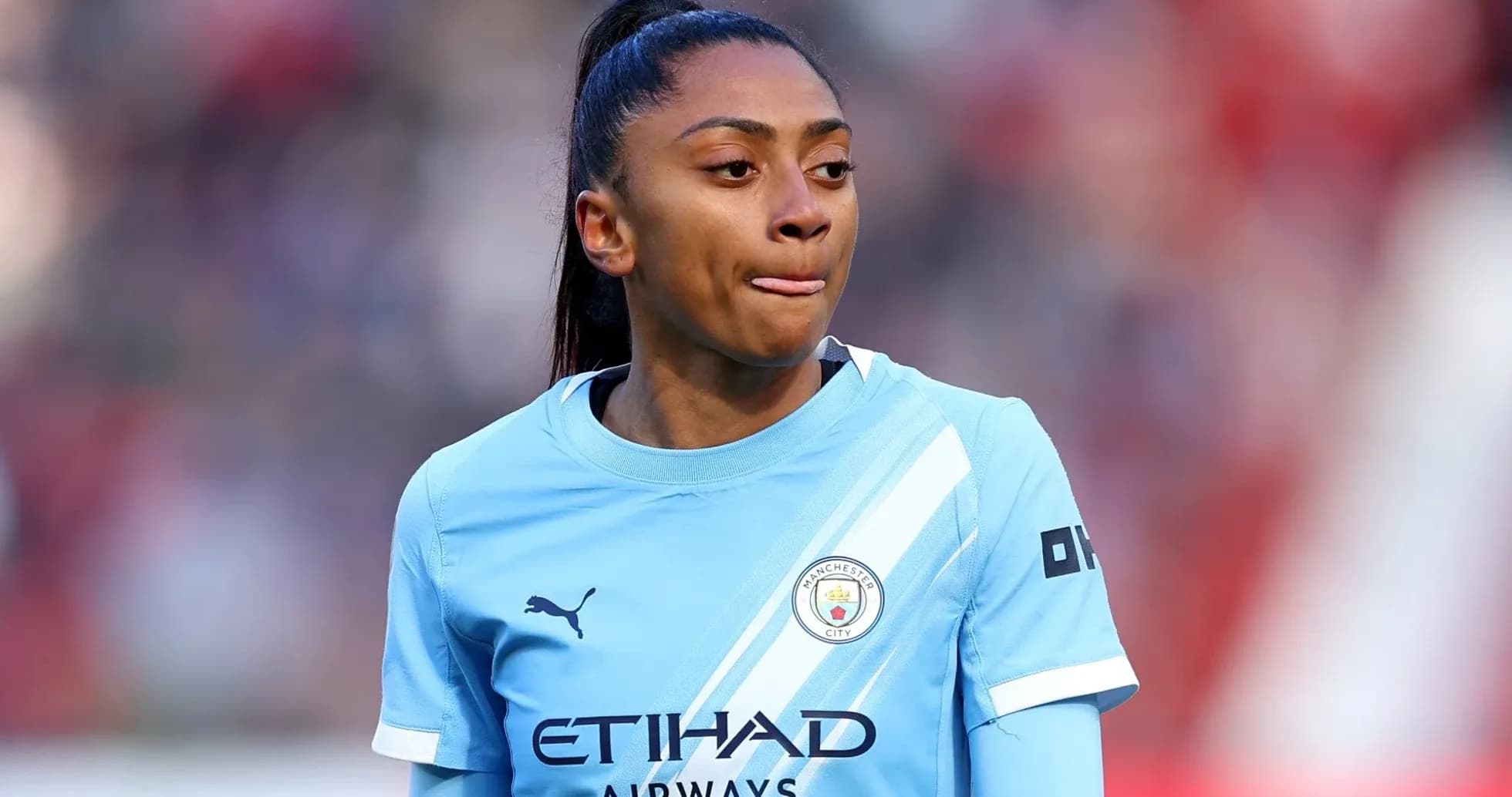 Joueuse de Manchester City en tenue sur le terrain