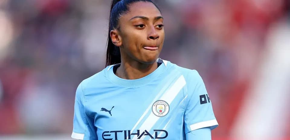 Joueuse de Manchester City en tenue sur le terrain
