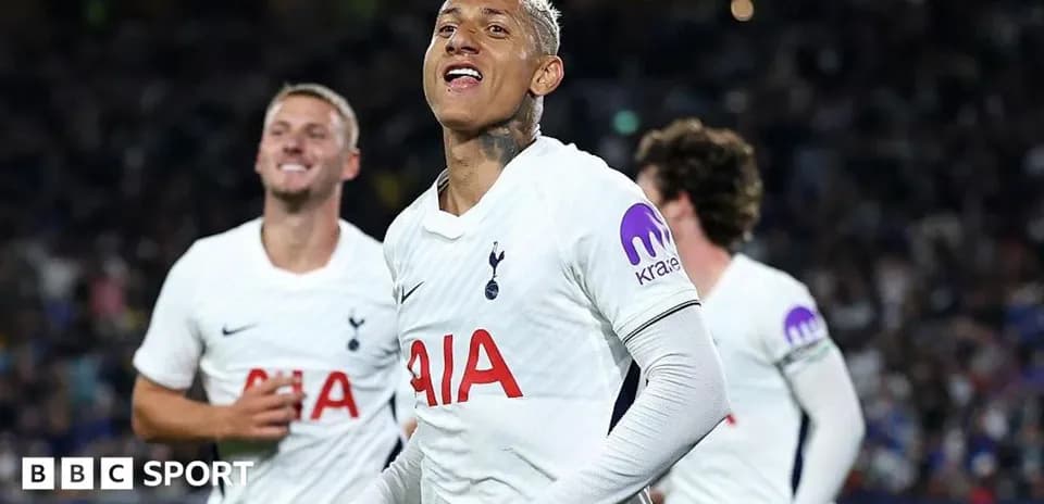 Joueurs de Tottenham célébrant un but en match