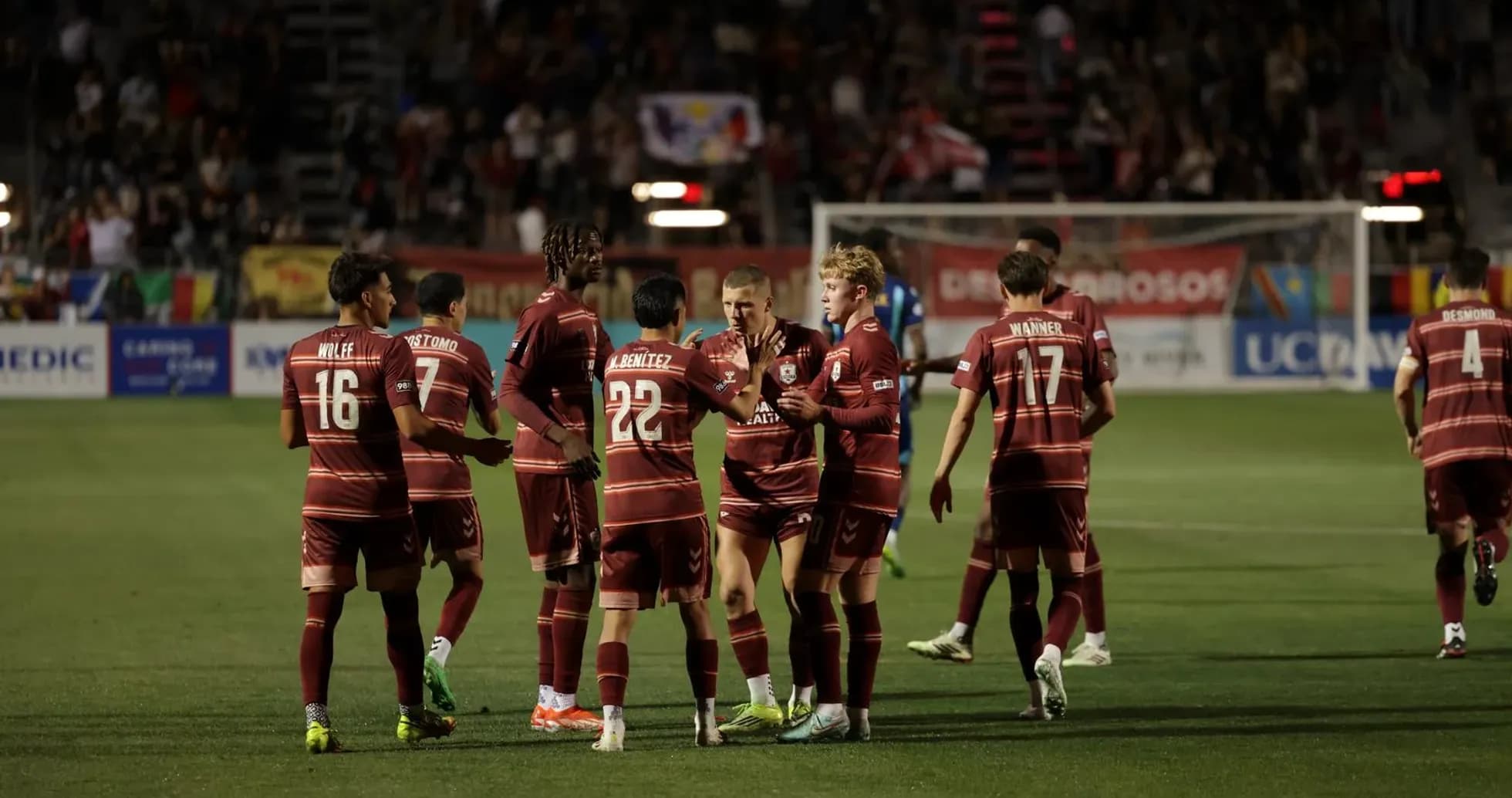 Joueurs de Sacramento Republic célébrant un but