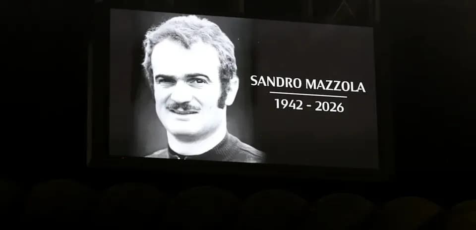 Écran hommage à Sandro Mazzola au stade
