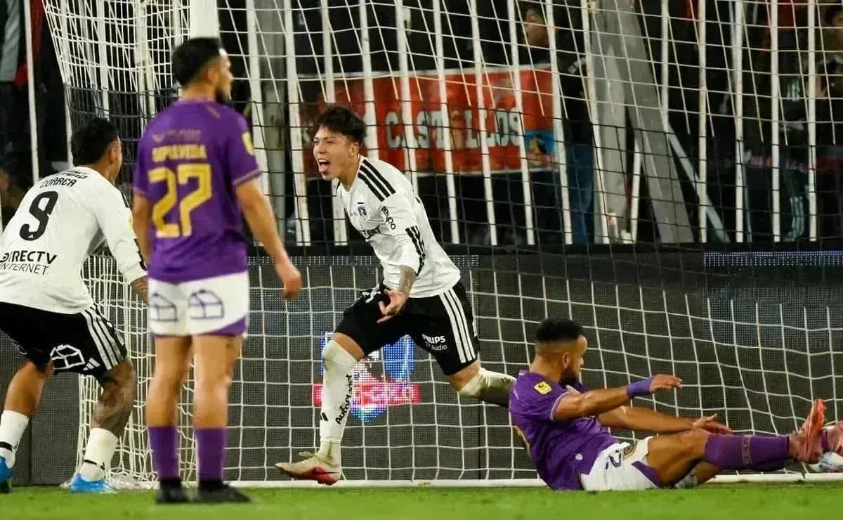 Joueurs de Colo Colo célébrant un but