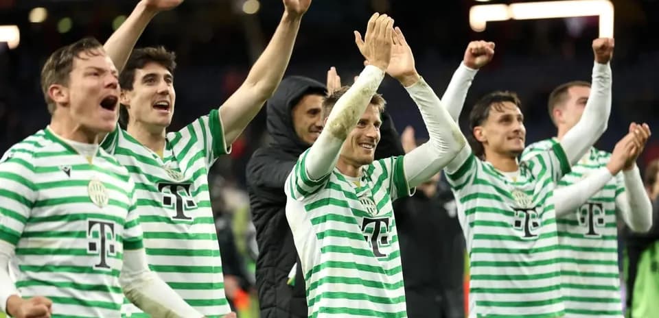 Joueurs de Ferencvarosi TC célébrant la victoire
