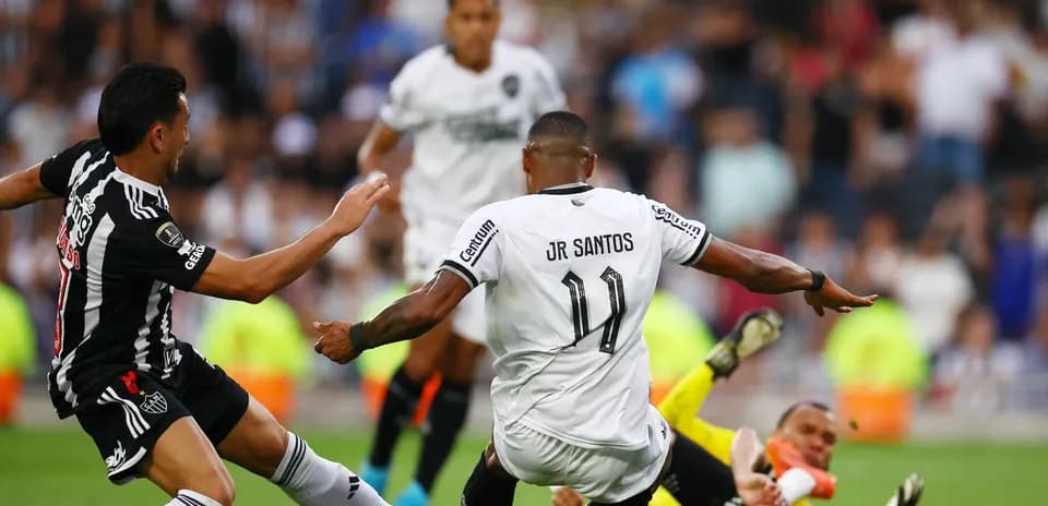 Joueur de Botafogo en action contre Atletico-MG