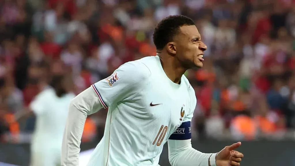 Kylian Mbappé célébrant un but pour la France