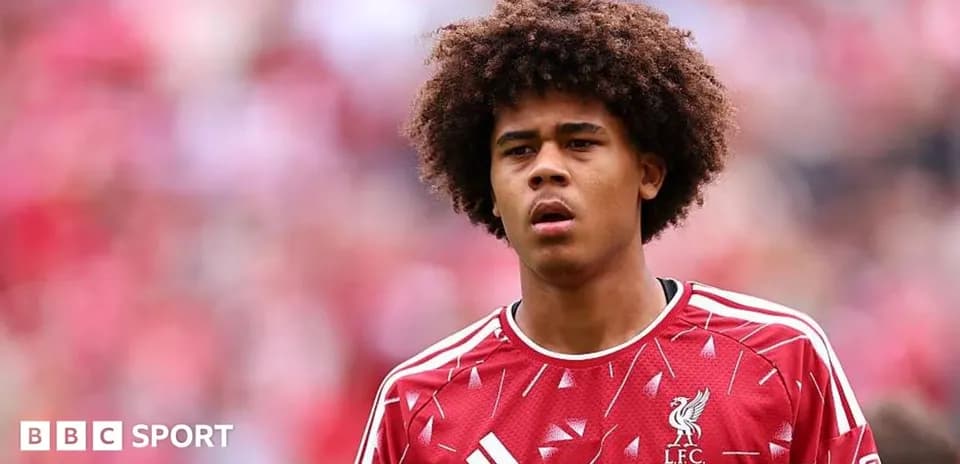 Joueur de Liverpool sur le terrain avant le match