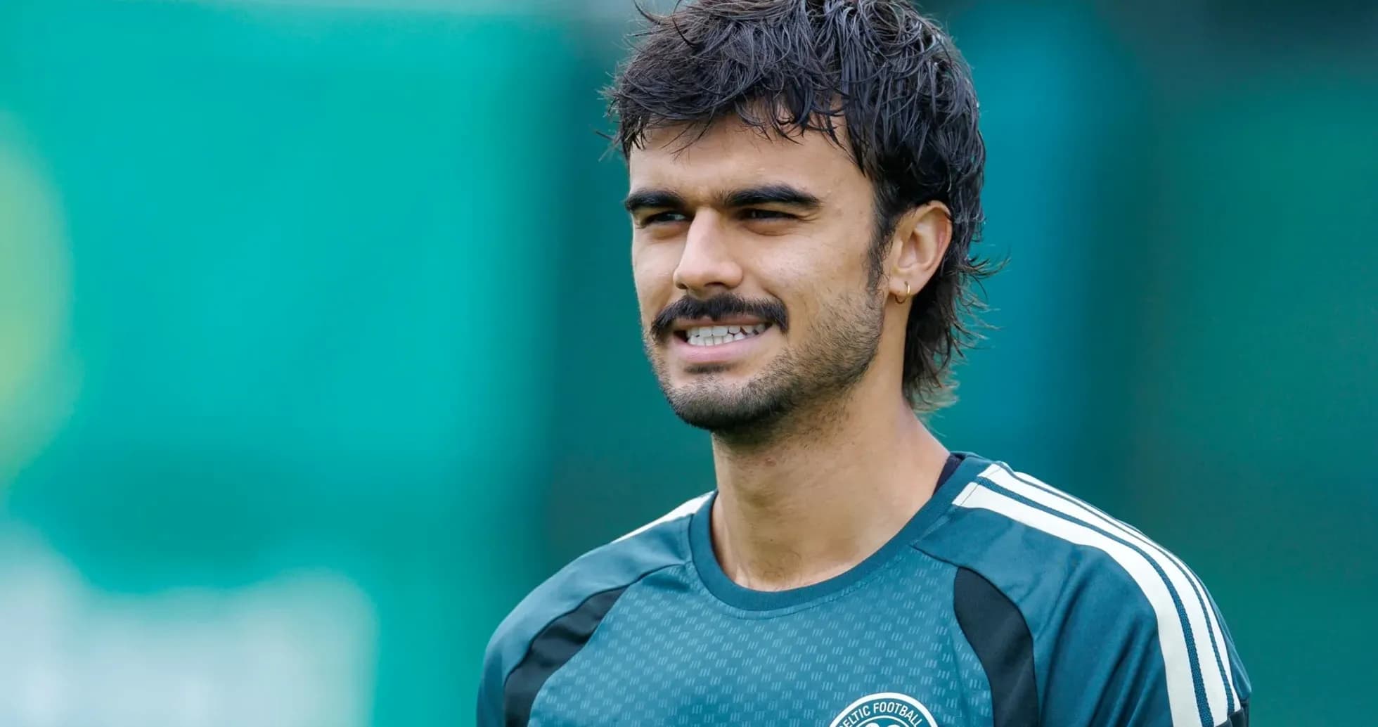 Joueur souriant lors d'une séance d'entraînement