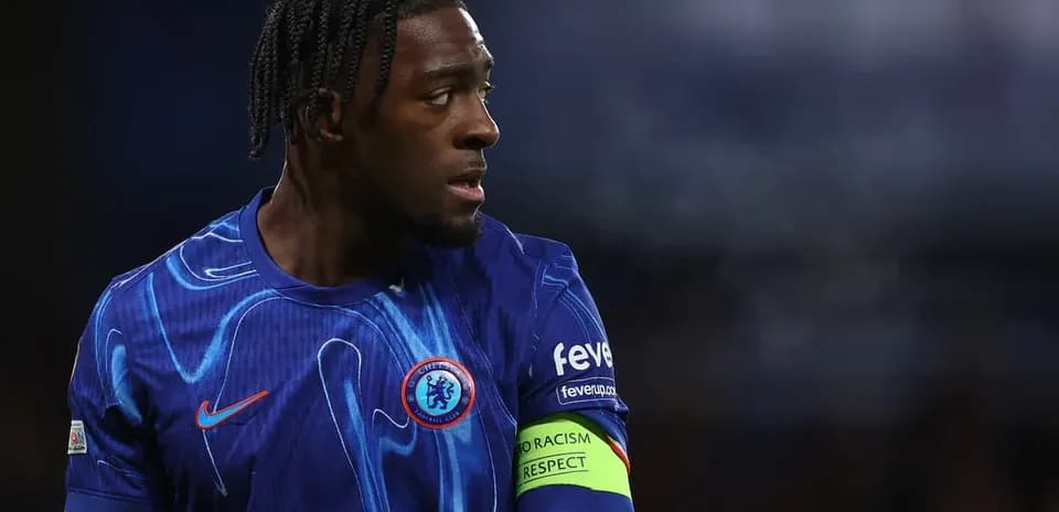 Joueur de Chelsea portant le brassard de capitaine