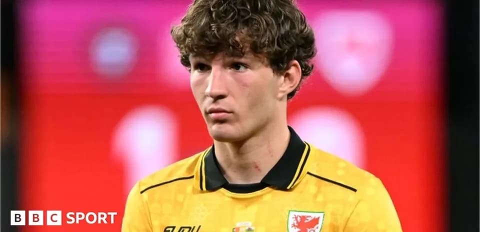 Gardien de but gallois en maillot jaune