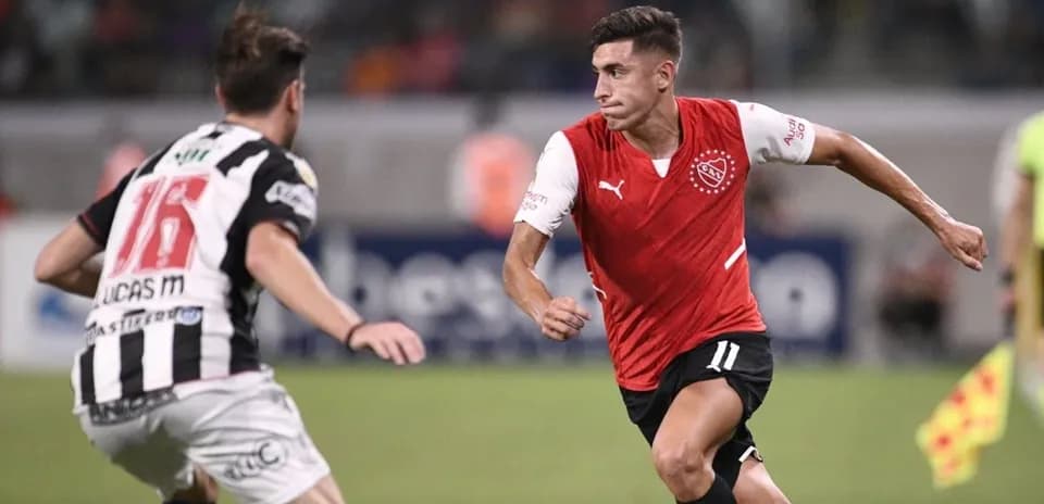 Joueur d'Independiente en action pendant le match