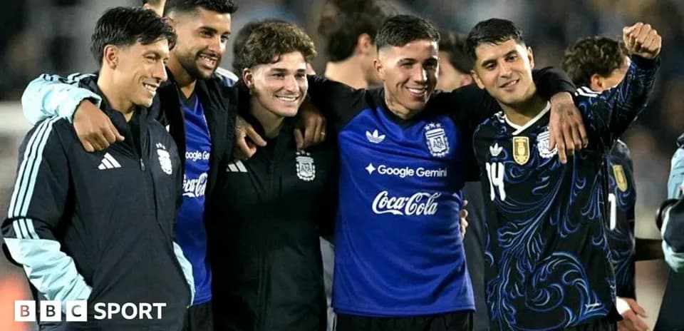 Joueurs argentins posant ensemble après un match