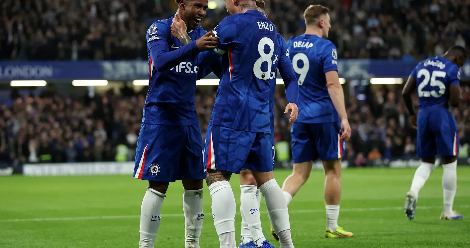 Joueurs de Chelsea célébrant un but