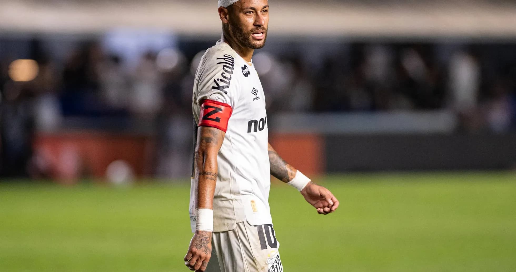 Neymar jouant pour Santos contre Palmeiras