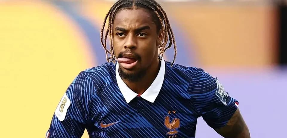 Joueur de l'équipe de France en action sur le terrain
