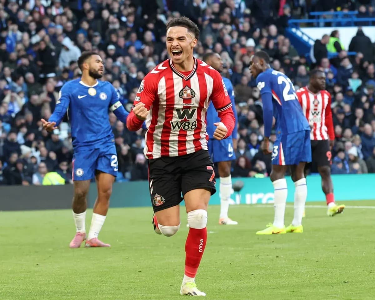 Joueur de Sunderland célèbre un but contre Chelsea