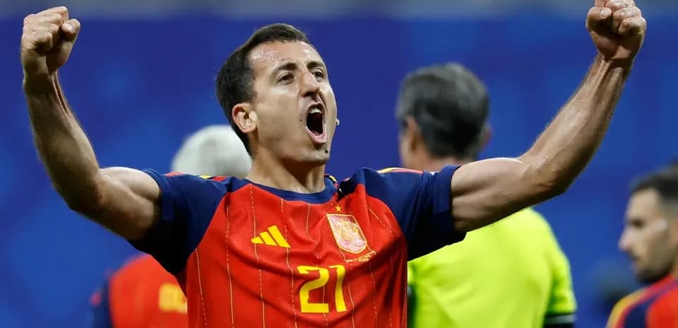 Joueur célébrant avec les bras levés après un match