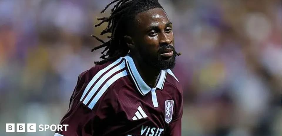 Joueur en action sur le terrain de football