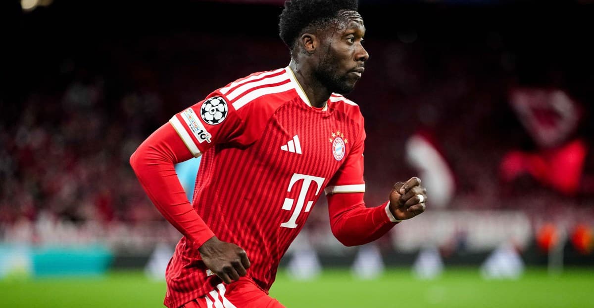 Joueur de Bayern Munich courant sur le terrain