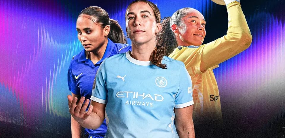Trois joueuses de football en maillots différents