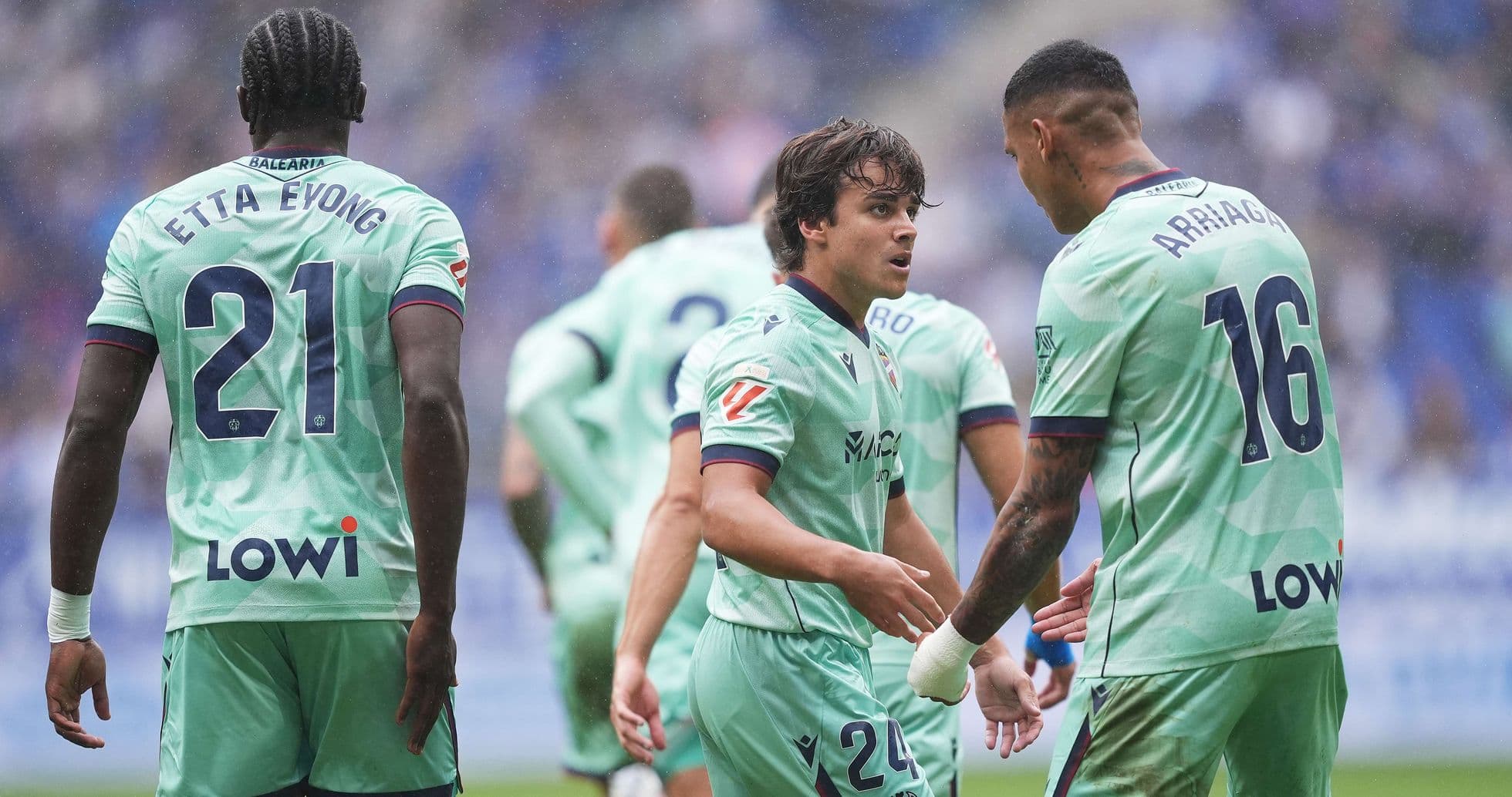 Joueurs de Levante en discussion pendant le match