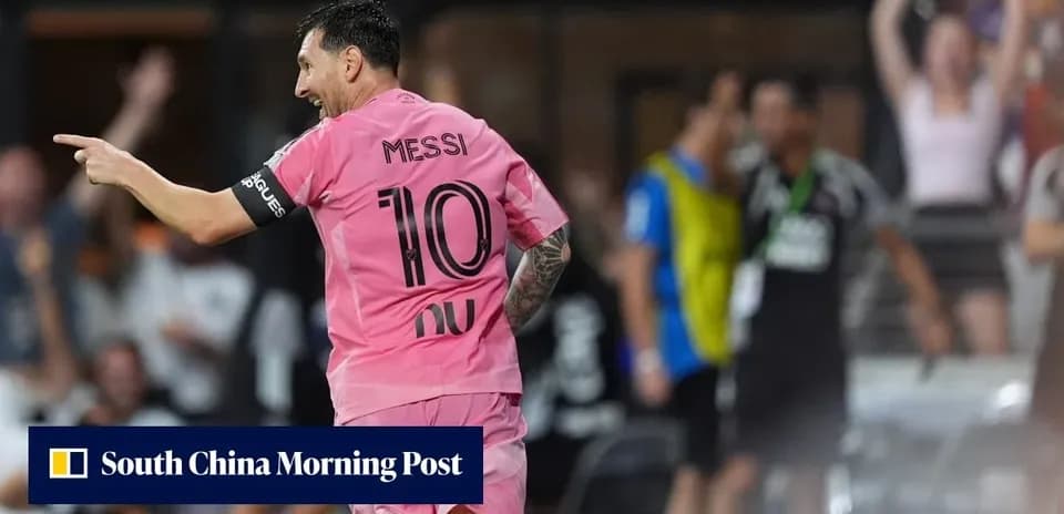 Joueur célébrant un but avec le numéro 10