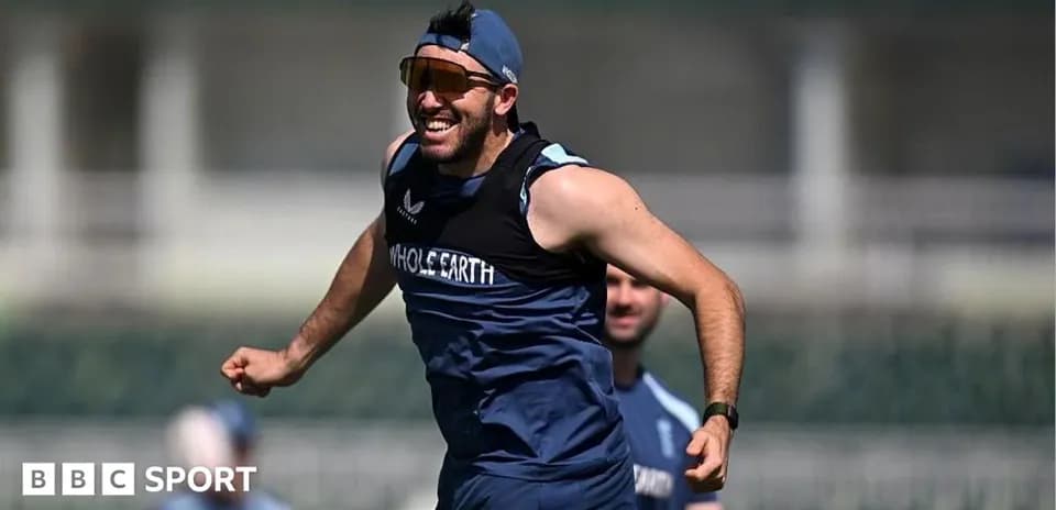 Joueur de cricket courant pendant l'entraînement