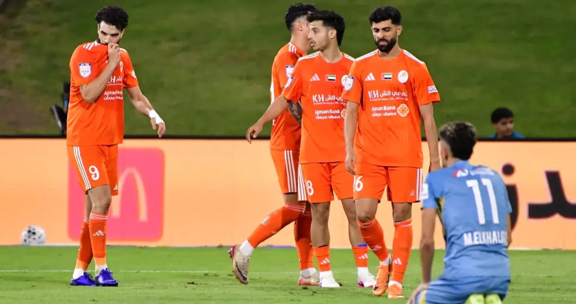 Joueurs d'Ajman U23 célébrant un but
