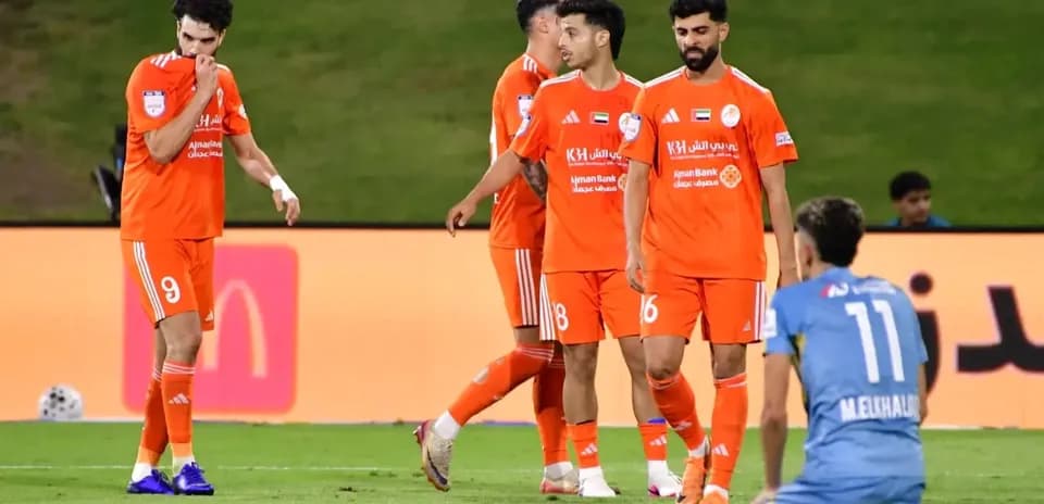 Joueurs d'Ajman U23 célébrant un but