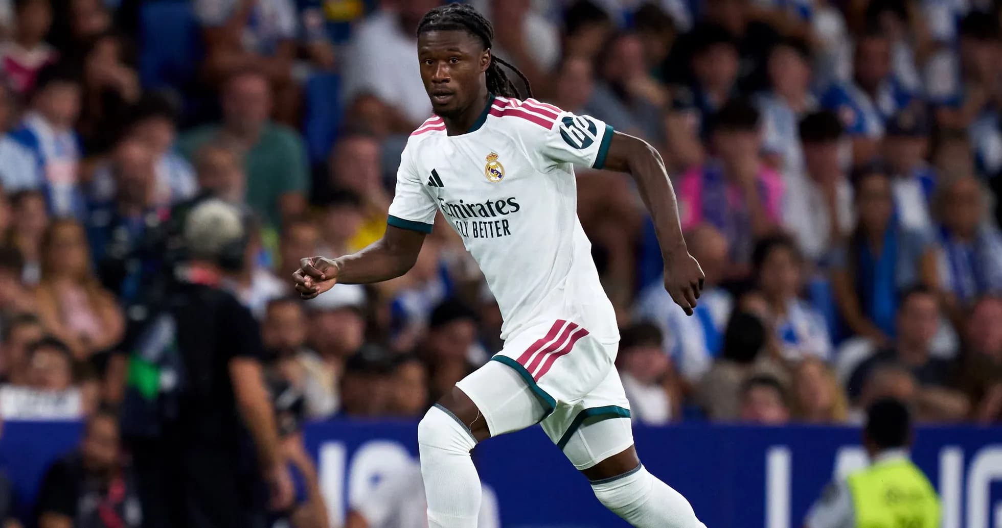 Joueur du Real Madrid courant sur le terrain