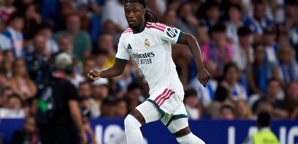 Joueur du Real Madrid courant sur le terrain