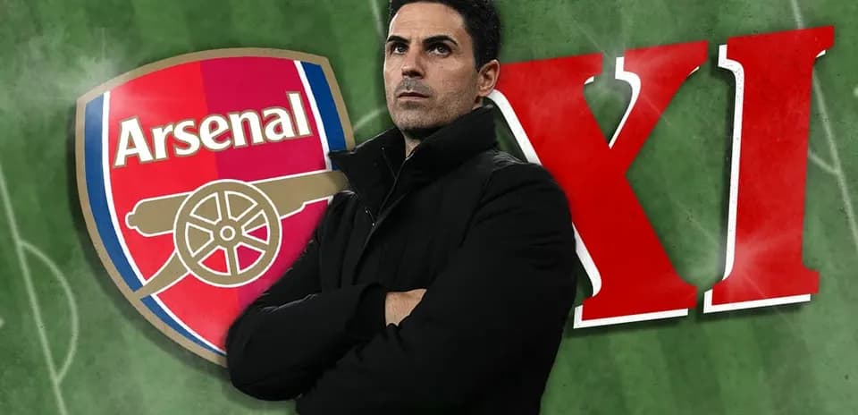 Entraîneur d'Arsenal avec logo sur fond de terrain