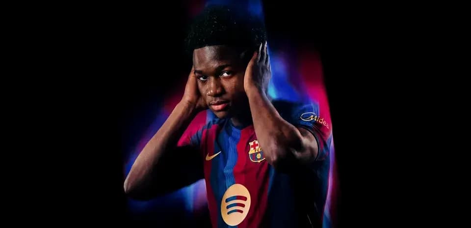 Joueur de Barça posant en maillot avec effets lumineux