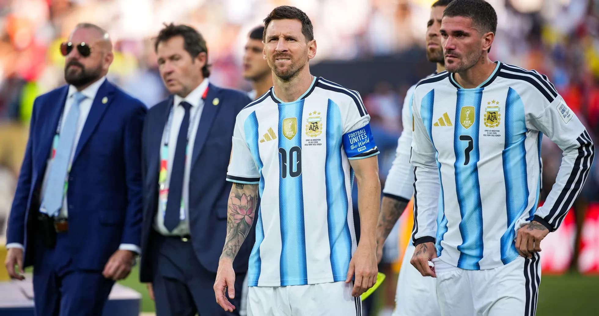 Joueurs argentins quittant le terrain après un match