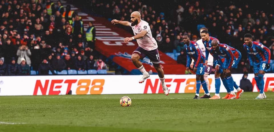Joueur de Brentford lors d'un penalty