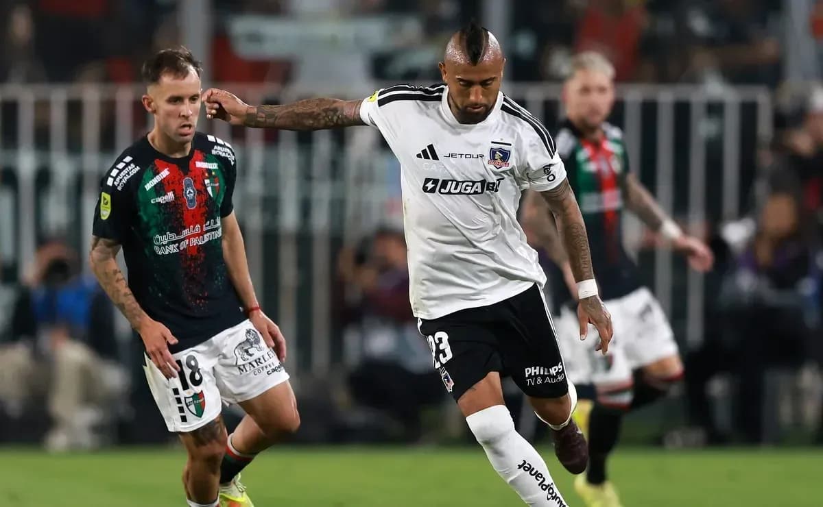 Joueurs de Palestino et Colo Colo en action
