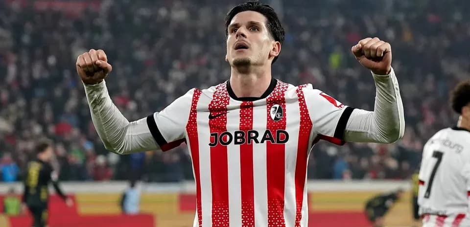 Joueur de Freiburg célébrant un but au stade
