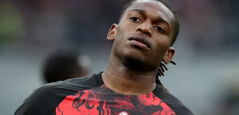 Joueur s'échauffant avant le match avec AC Milan