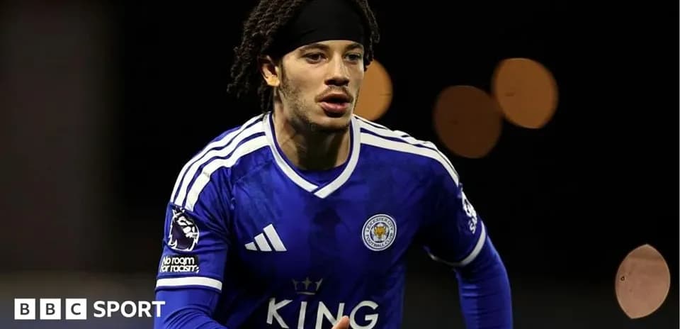 Joueur de Leicester City courant sur le terrain