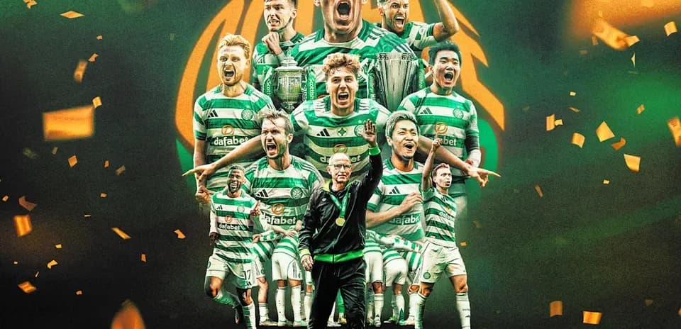 Joueurs du Celtic célébrant avec un trophée