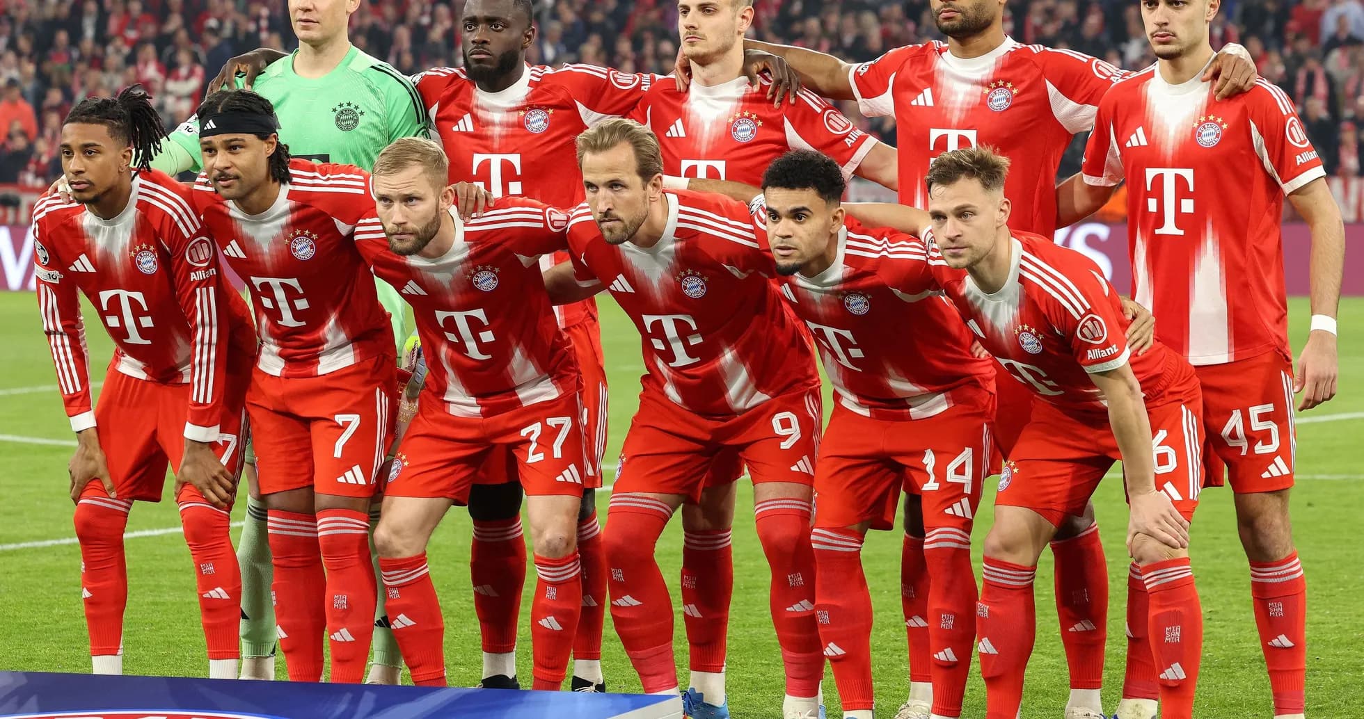 Équipe du Bayern Munich posant avant le match