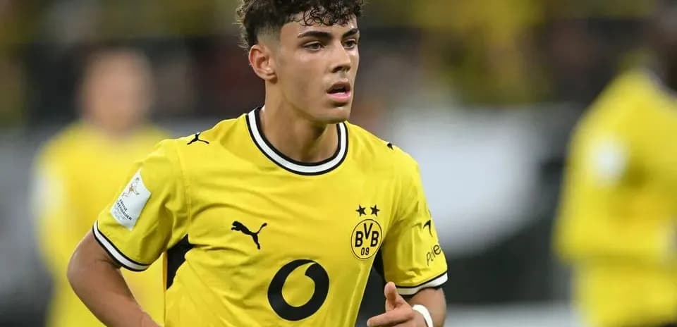 Joueur de Borussia Dortmund en action sur le terrain