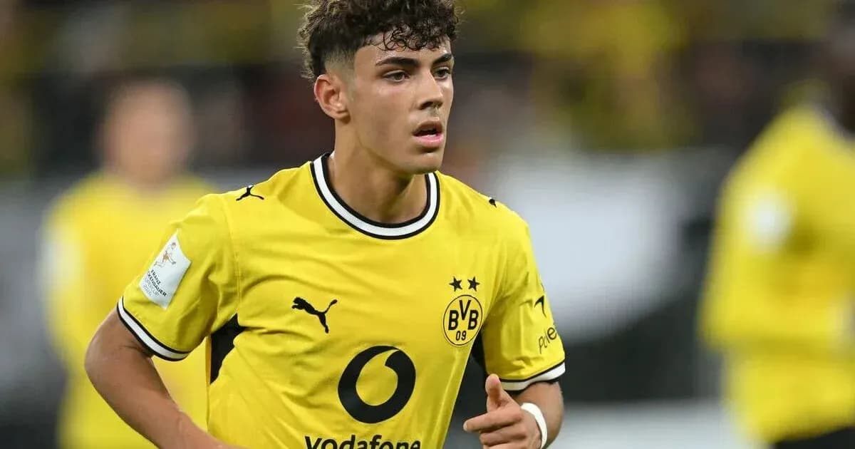 Joueur de Borussia Dortmund en action sur le terrain
