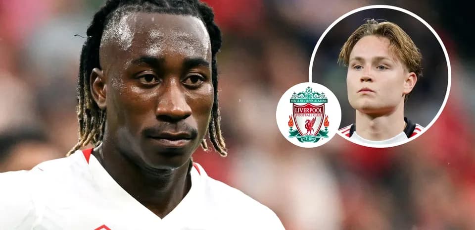Joueur sur le terrain avec logo de Liverpool en arrière-plan