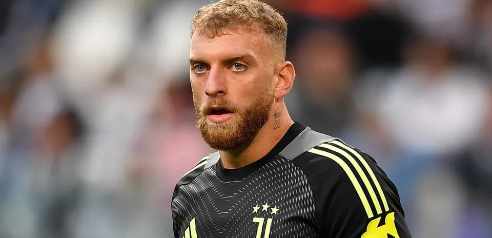 Joueur de la Juventus en tenue de gardien de but