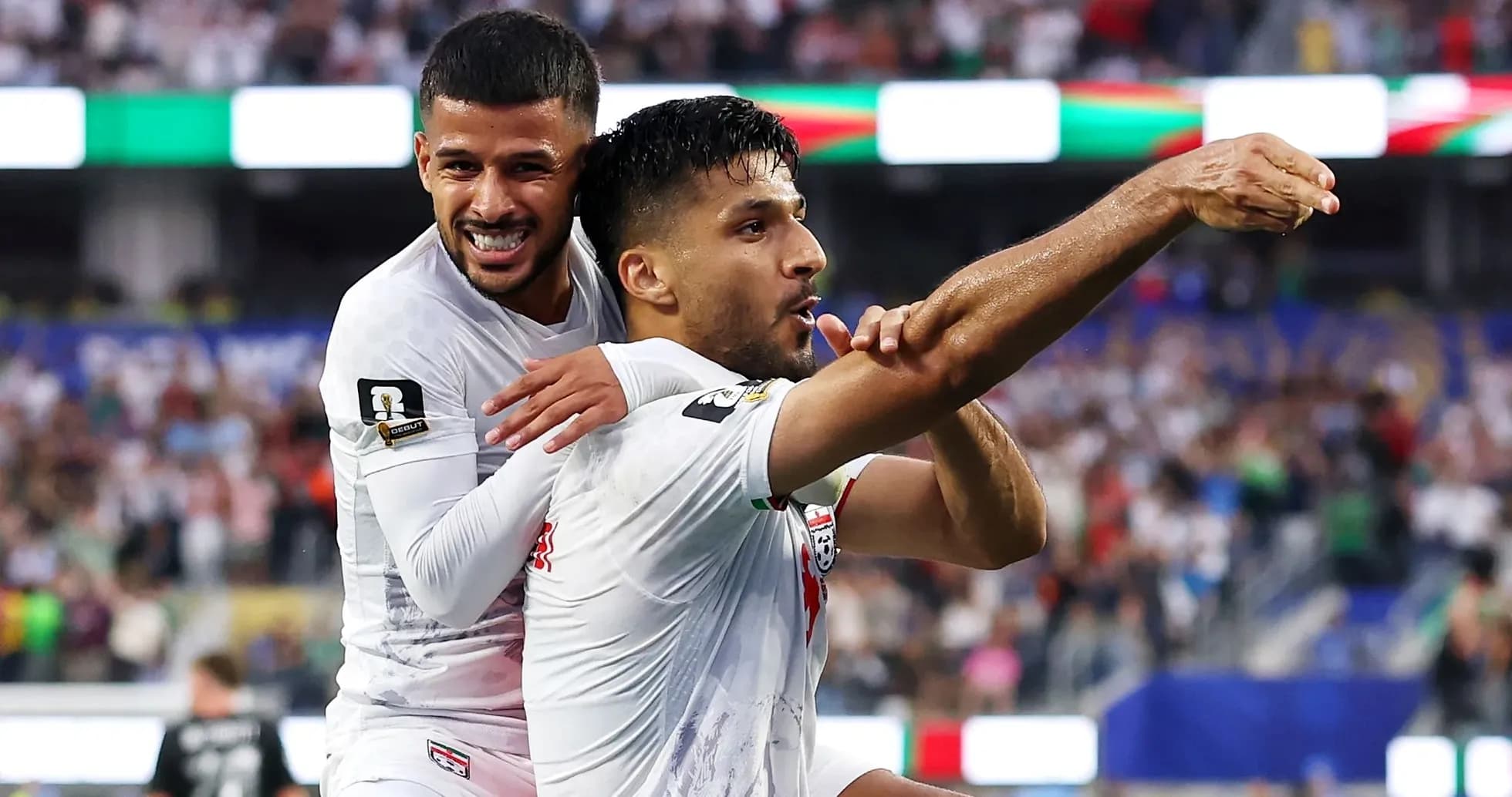 Joueurs célébrant un but lors d'un match