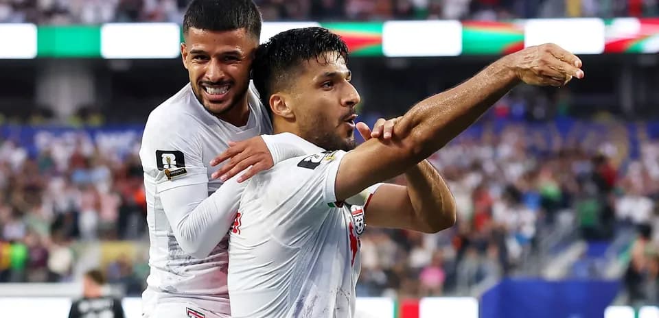 Joueurs célébrant un but lors d'un match