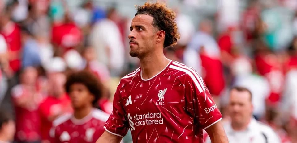 Joueur de Liverpool quittant le terrain après le match