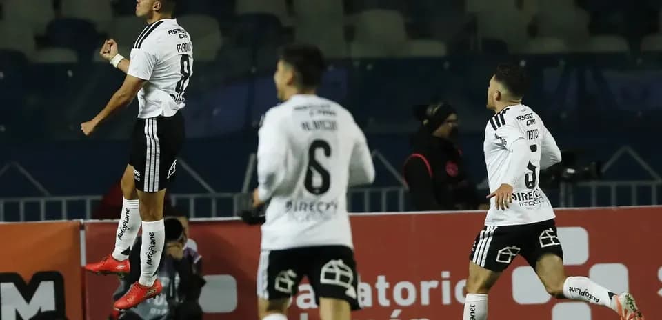 Joueurs de Colo Colo célébrant un but