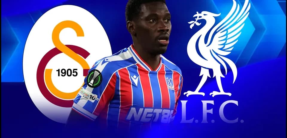 Joueur de football avec logos de Galatasaray et Liverpool
