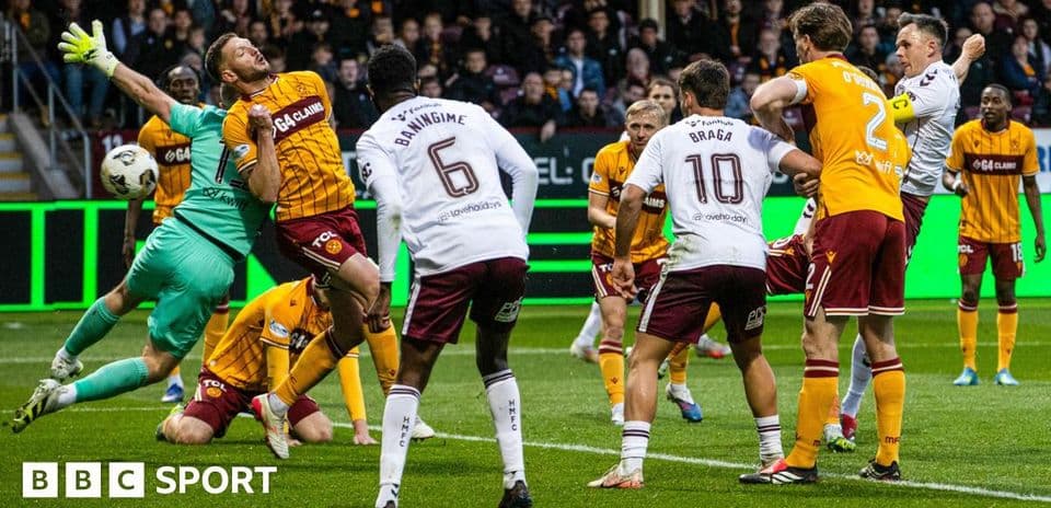 Joueurs en action lors d'un match de football